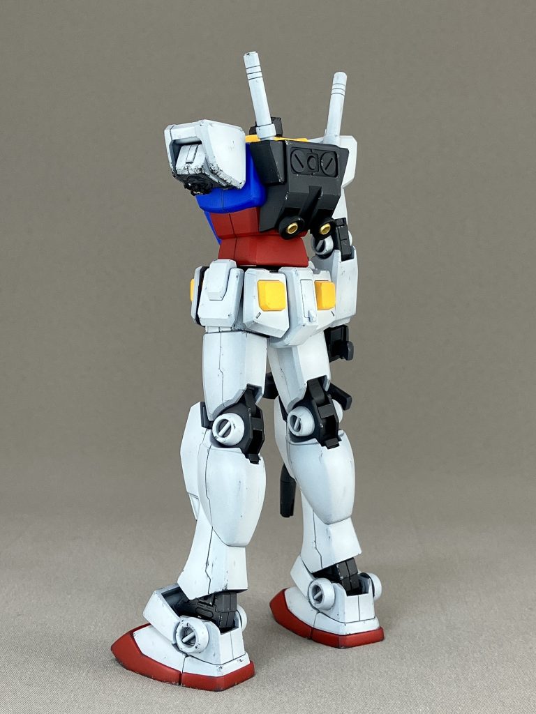 ・ガンダム損傷部分はプラパイプなどをニッパーとペンチでそれらしくしました。バーニア内は手芸用ビーズ。