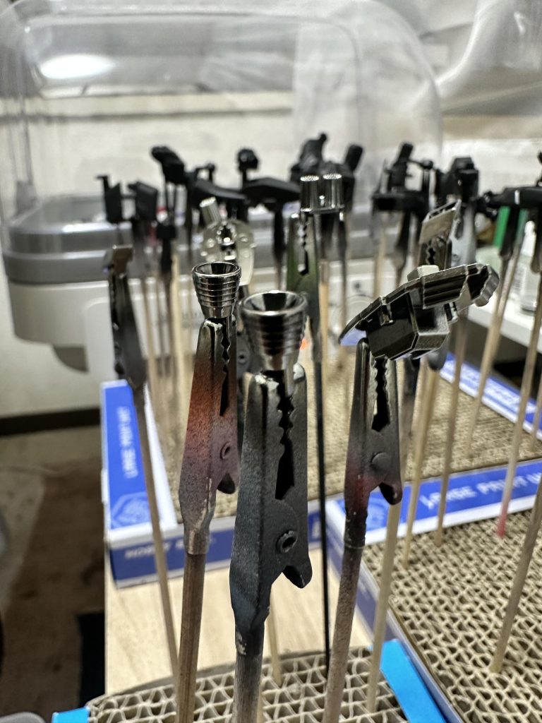 塗装中のボーンミラー専用のフィニッシュクリアーが難しい…