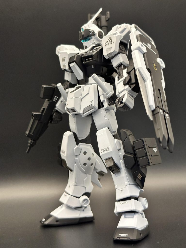 クリアカラーはヤスリダメかなって思ってこれにはヤスリかけずに塗装してます。結果から言えばヤスリ全然いけましたねぇ。塗装しないなら気にしたほうがいいねLvの問題でした。塗膜が定着あんましてないから結構緩衝部が剥げちゃってます。