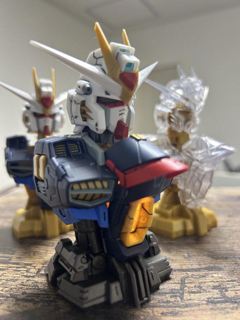 5回回して外装3個、クリア1個、内部フレーム1個なのでライトは一つのみ。しかしこの組み立ての説明書、不親切。