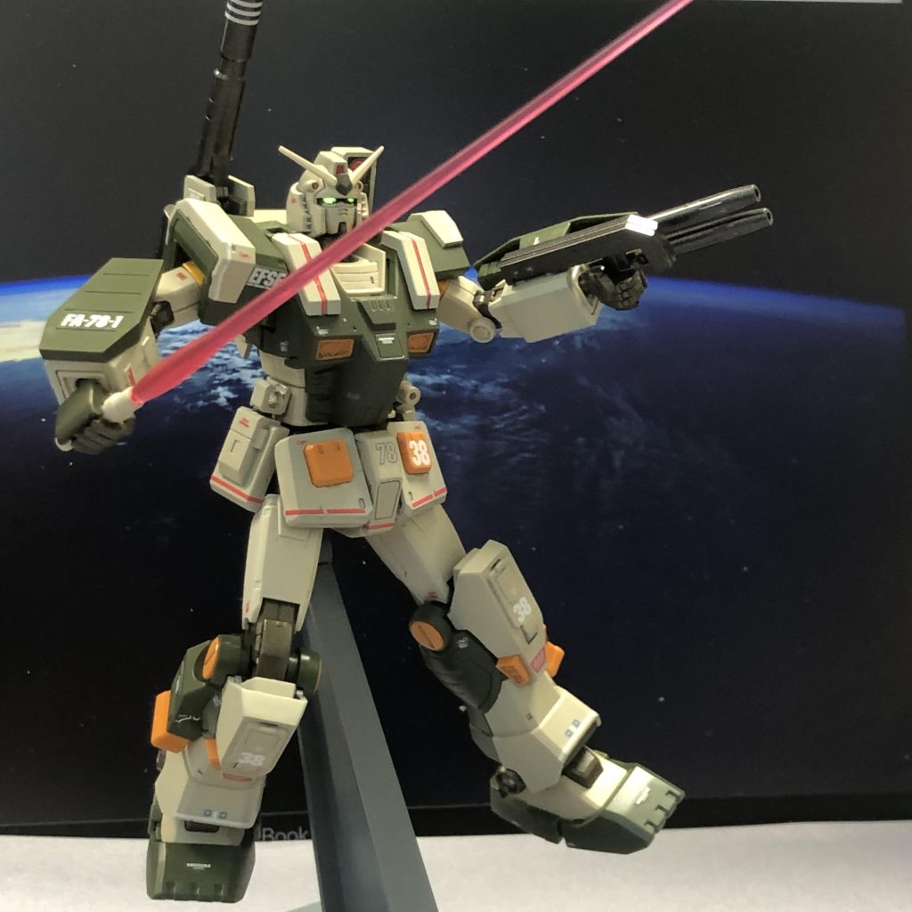 フルアーマーにするとサーベル携行できないのはどうなのってことでポリキャップとサイドアーマーを加工してホルダーにしています。お尻(百式方式)も考えないではなかったのですが、バズーカとかの携行火器で使うだろうということで却下。最後までご覧いただきありがとうございました。それでは
