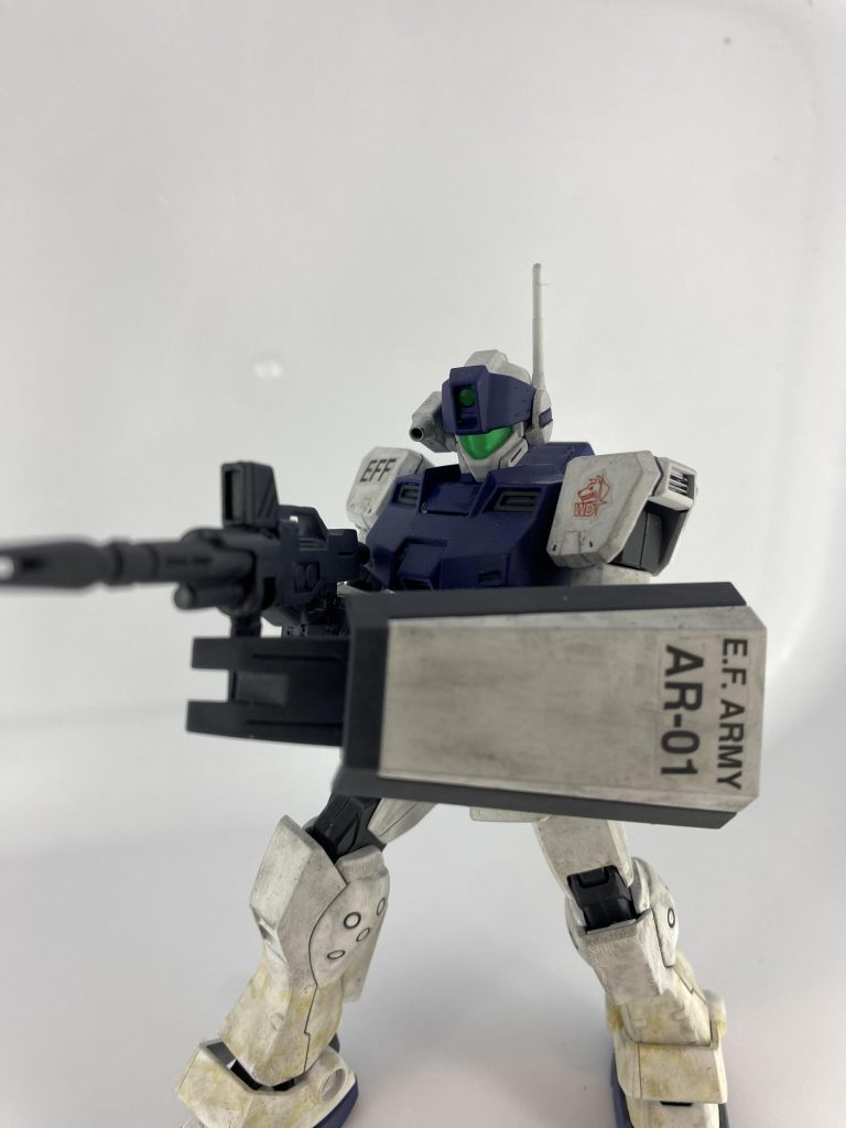 ゲームから入った身としては、このビームライフルがしっくりきます。今や本機の代名詞であるロングレンジビームライフルは、     PS2ゲーム「機動戦士ガンダム」(※ジャブロー防衛までのやつ)のフリーミッションで装備していたのが初出だった気がします(違うかもしれない)