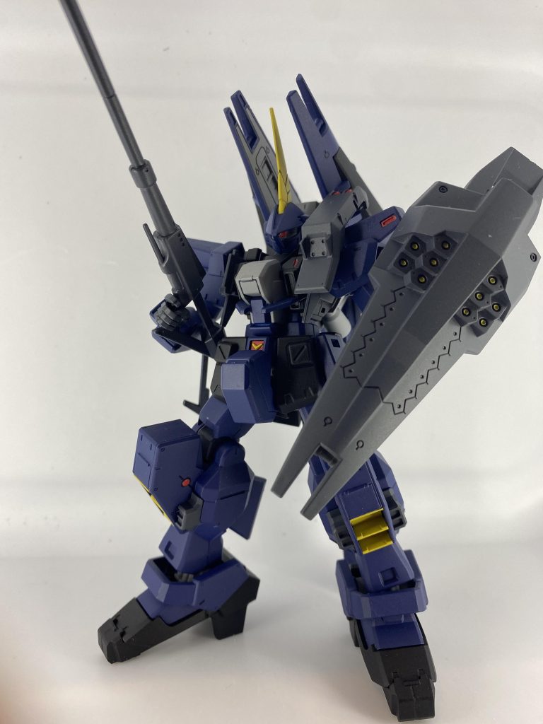 アドバンスドヘイズルをベースに ヘイズル2号機、バーザム、ジムカスタム、プリムローズのパーツを組込みました。時代考証的に、あまり矛盾がないような組み合わせを意識しています。