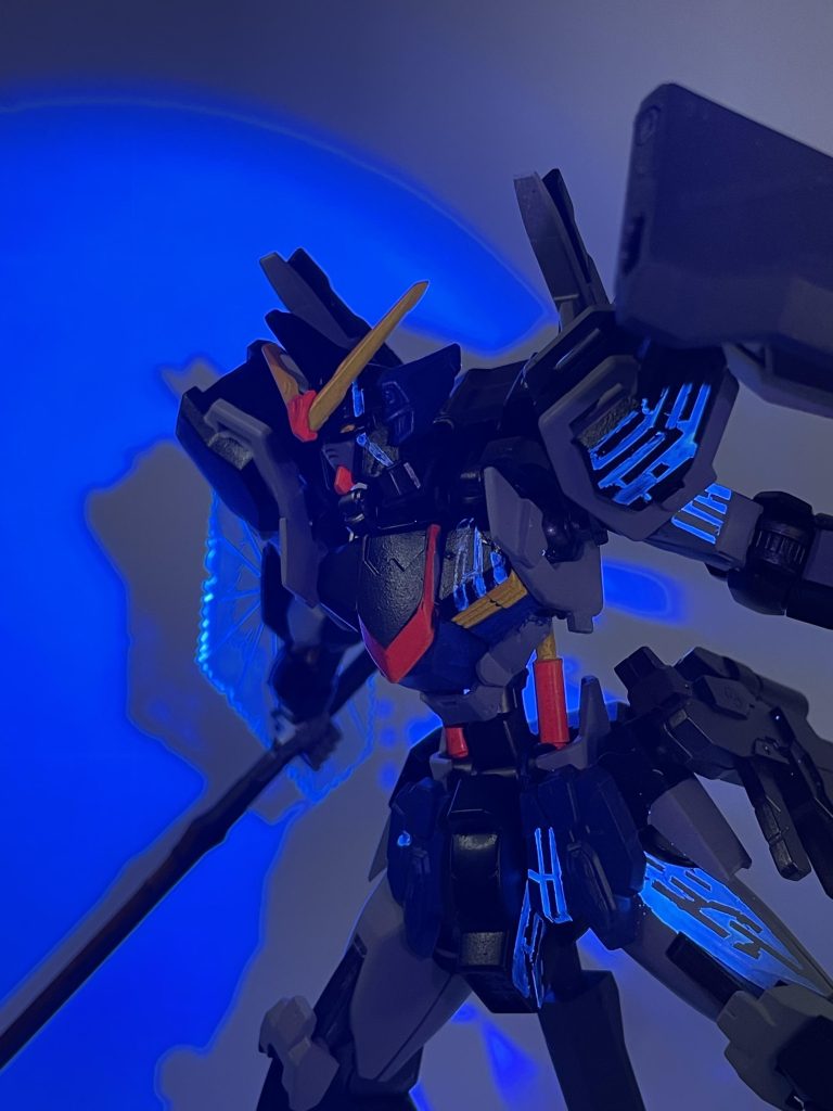 最後の切り札として、エイハブリアクターとGNドライヴの全力運転によるトランザムを超えた性能を発揮する「D-ARK」モードがあります!