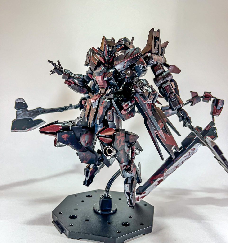 グレイズアインの大斧、ドリルニー、ルプスレクスのテイルブレード等接近戦に特化した全体となっています