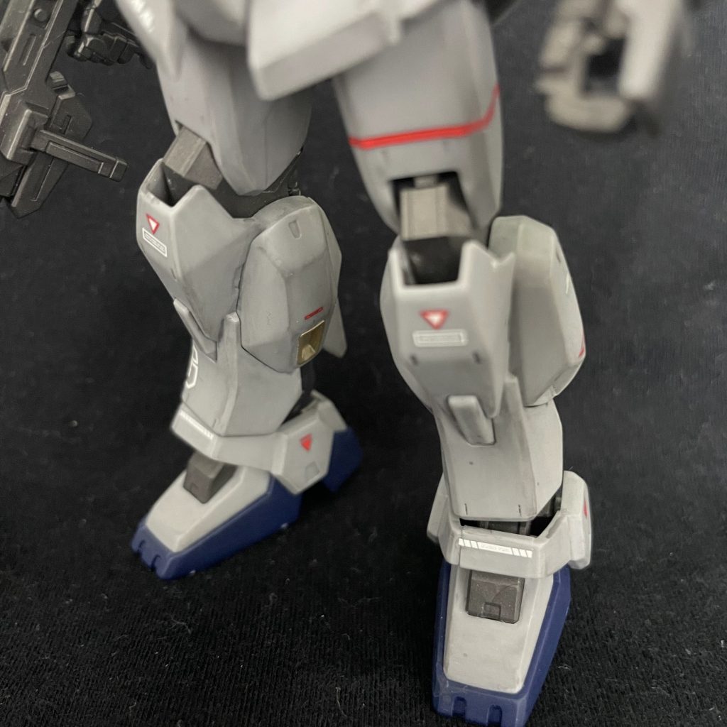 スミ入れ塗料をエッジだけに残すのが案外難しかった。何度もやり直しましたが、結果的には兼ウェザリングって感じでいい塩梅に落ち着いたかなと。リアルタイプは水転写デカールが嬉しいですね。