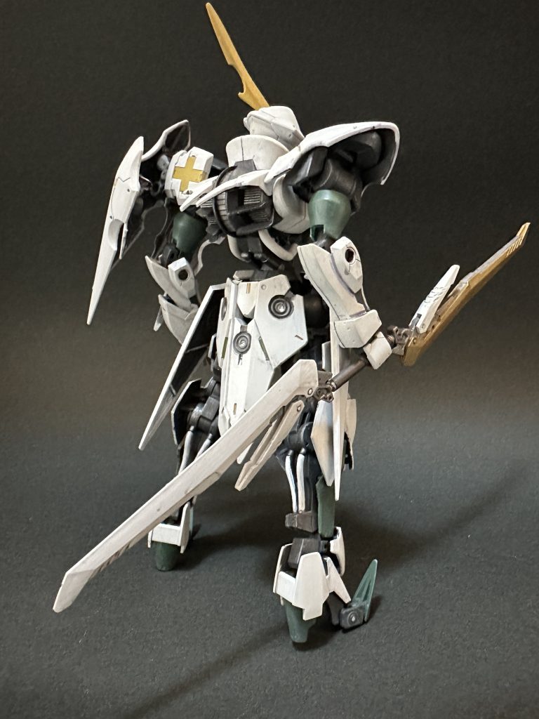 しっかり鉄血している感じの背部。いいなと思います。