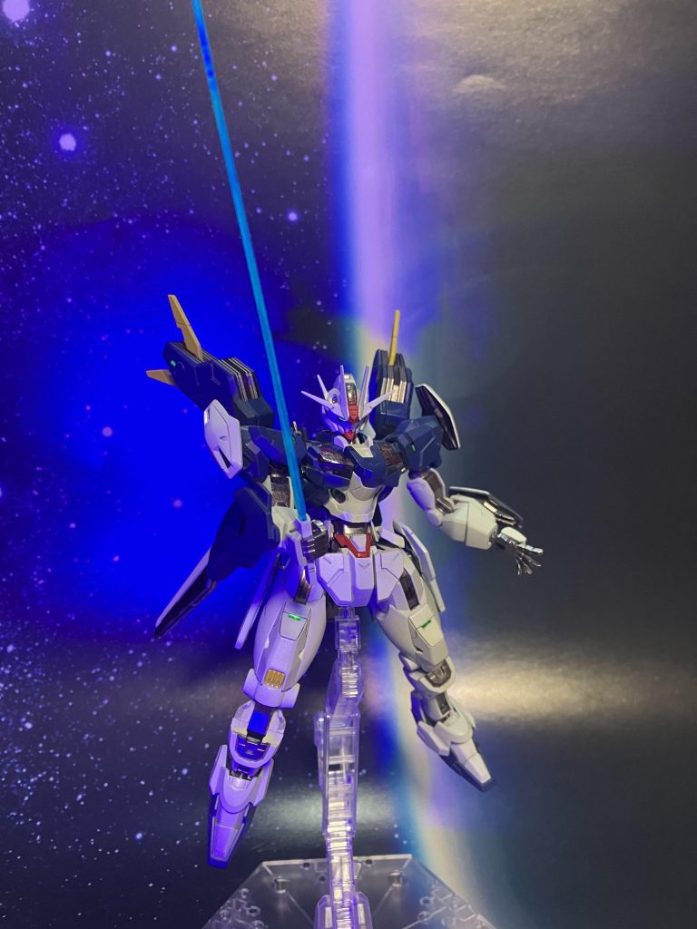 サーベルは蛍光ブルーで塗装