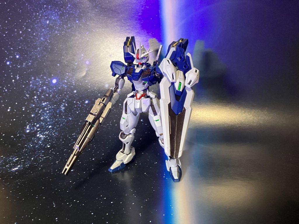 前基礎工作+αヒケ・パーティングライン処理合わせ目消し肉抜き埋め劇中だとわりと悪役のイメージが強かったので、悪役っぽさを引き立たせるために、ロービジを意識して塗装しました。悪役っぽさを出すためにティターンズブルーに近いくらいの暗い青で塗装しています。(写真写りの関係上、現物はもっと暗い青です)白はスミ入れを綺麗に拭き取らずに、若干暗くなるように。関節・武器類はガンメタ系統で塗装しています。(関節ってグレー派とメタリック派いるかと思うんですけど、どっちがいいですかね?)