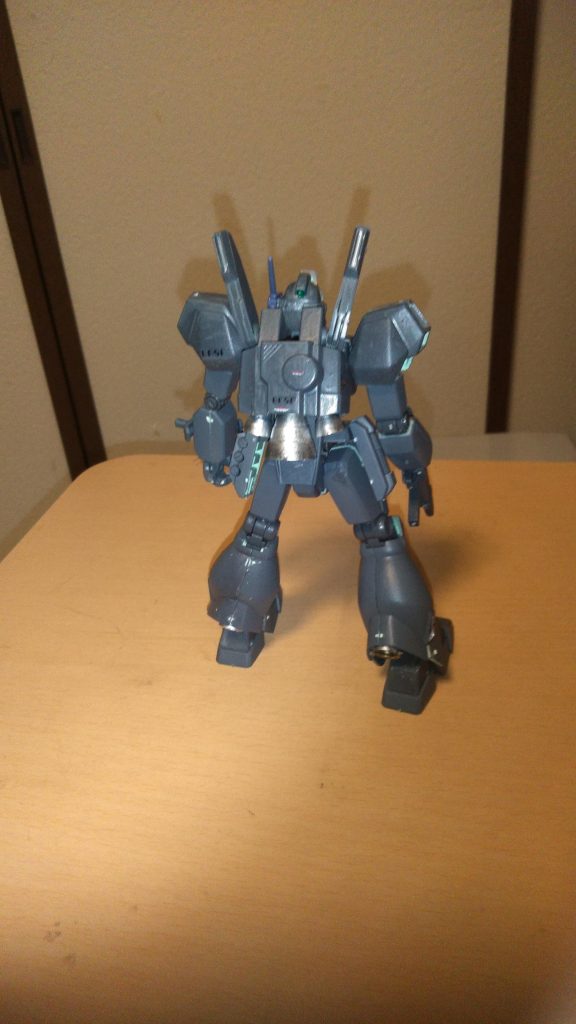 後ろ側はこのような感じです。やっぱり塗り残しが目立つ……! プロの方って凄いなぁ……と感じました……