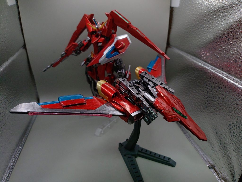 ◯武装・2連装近接防御機関砲 ×4・ルプスビームライフル改 ×1・シュペールラケルタ ビームサーベル ×4・グリフォン ビームブレイド ×2・ビームキャリーシールド ×1・ファトゥムi×1・スキュラ改 ×1・アクセラレートウイングキャノン×2◯特殊兵装・マルチロックオンシステム・光の羽・ハイパージャマー・ヴァリアブルフェイズシフト装甲・トランスハイパーデュートリオンエンジン