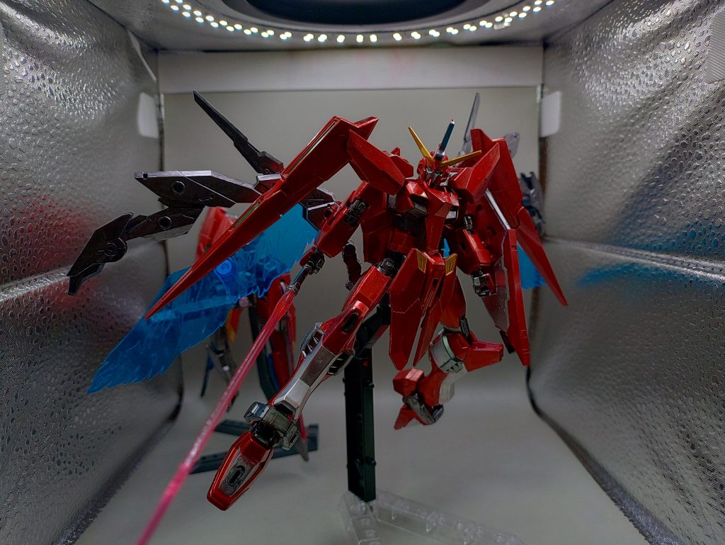 ◯光の羽 展開変形させたビームキャノンの羽から、光の羽を展開させる事も可能です。これによってディスティニーと引けをとらない速度で戦闘が可能です。