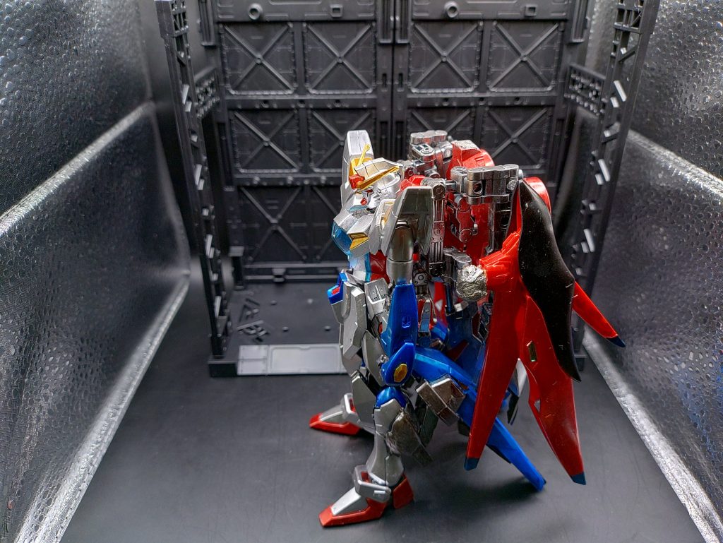 ◯サイドガンダムSEEDといえば、本体はスタイリッシュでバックアップが大きいイメージなので、イメージを崩さないように本体の改造はこれまで通り少なめでバックアップの改造に案を練りました。