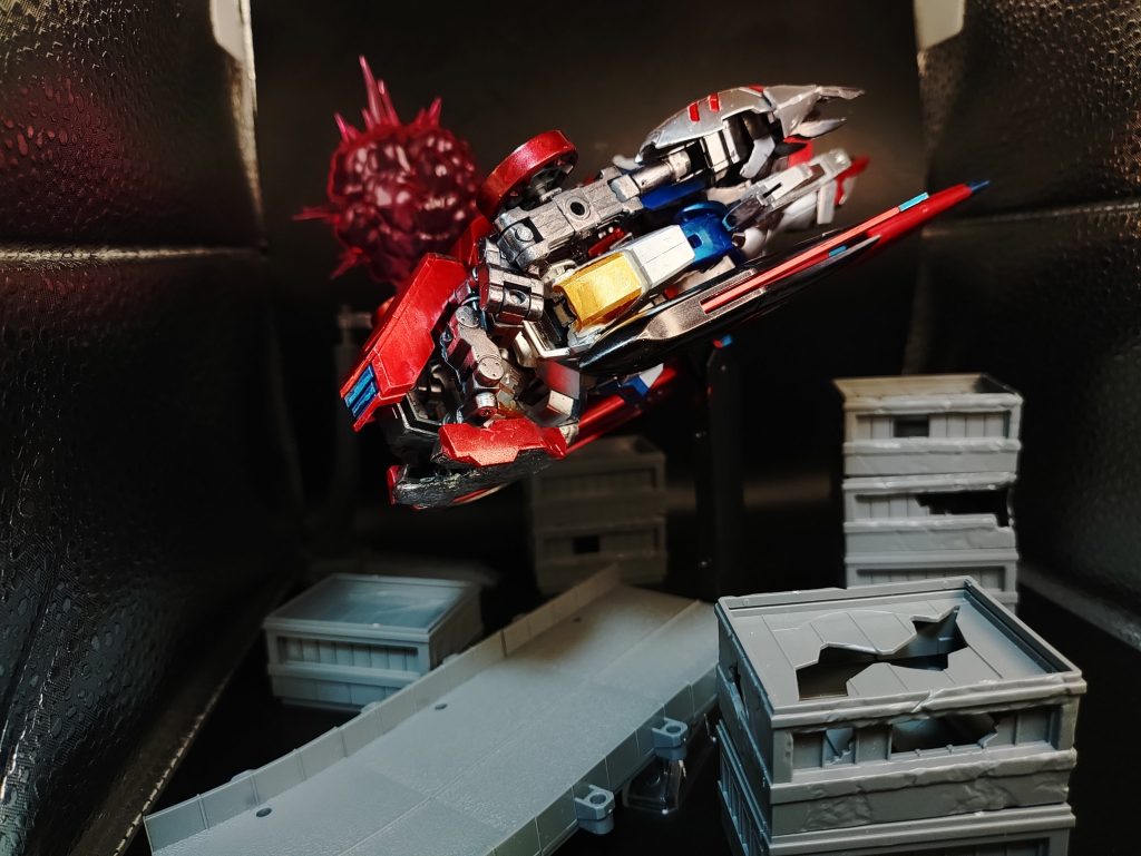 ◯アクション変形はムラサメを参考にウイングを前面に移動させて下に敷く事で、低バッテリーで長距離移動を可能にしています。