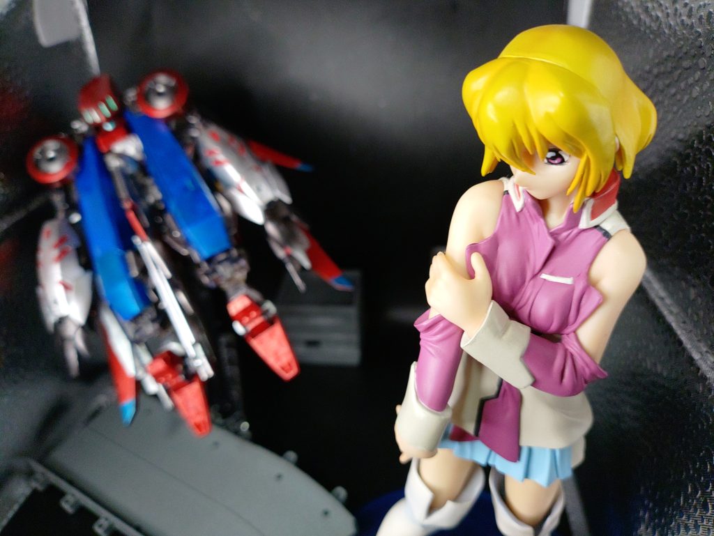 ◯武装・頭部バルカン 17.5mm CIWS×2・ルプスビームライフル改×2・フラッシュエッジ2 ビームブーメラン×2・アロンダイト ビームソード×1・アクセラレートケルベロス改×2・パルマフィオキーナ 掌部ビーム砲×2・ソリドゥス・フルゴール ビームシールド発生装置×2・フルムーン ビームローター×2・アキレウス レッグブースター×2・キメラティクオーバークロー×2◯特殊兵装・マルチロックオンシステム・光の羽・ミラージュコロイド・ヴァリアブルフェイズシフト装甲・ハイパーデュートリオンエンジンorバッテリー(選択式)