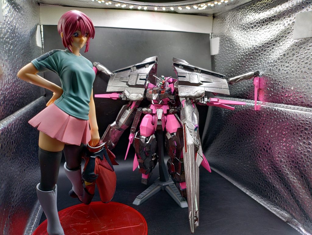 ◯説明1コンパスの新機体作成計画で、レジェンドガンダムの後継機を、ムウ専用機として計画案を作成。しかし案を見せた所で本人から断られたため、ルナ専用機として見直し。元々のプロヴィデンスガンダムの開発案を復活させて近接戦闘用に作成した計画案。オーバーデスティニーと同様、バッテリーと核の選択式となっており、バッテリー運用もふまえて接近戦用の機体案となった。