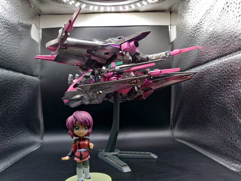 ◯下からのアングルシルエットは飛行機というよりも戦車のような感じで、この形態でも威圧感があり、下半身がごちゃごちゃしてながら上半身がスマートなアンバランスな感じが不気味でよい雰囲気が出てると思います。