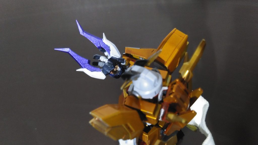 おや?この紫のパーツは??もう少しだけ続くんじゃよ・・・。