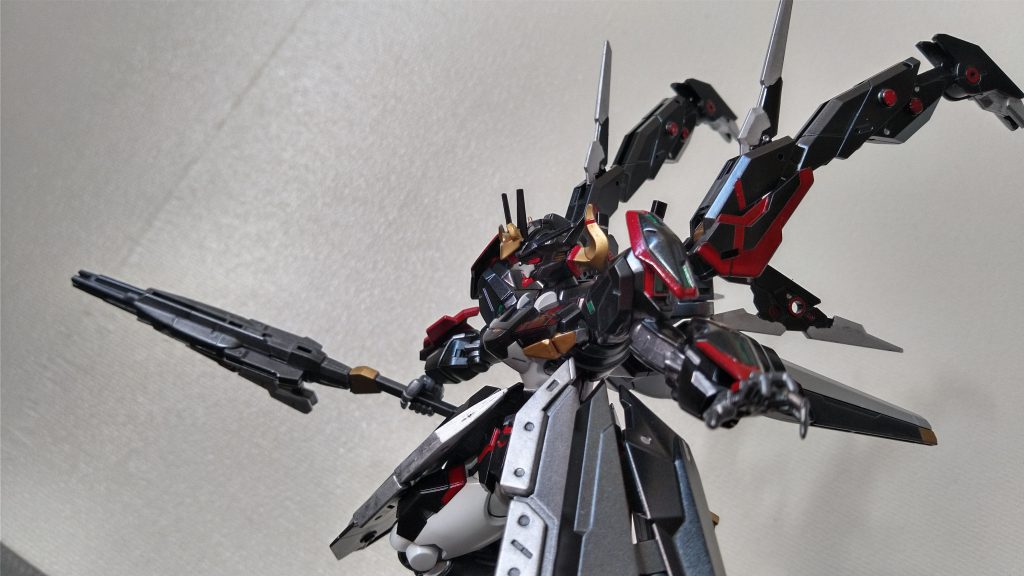 ガンダムWのオープニングの冒頭でウィングガンダムゼロの発進シーンのオマージュ。箒に乗った魔女もいいですが、自力で飛べるのもかっこいいですよね？