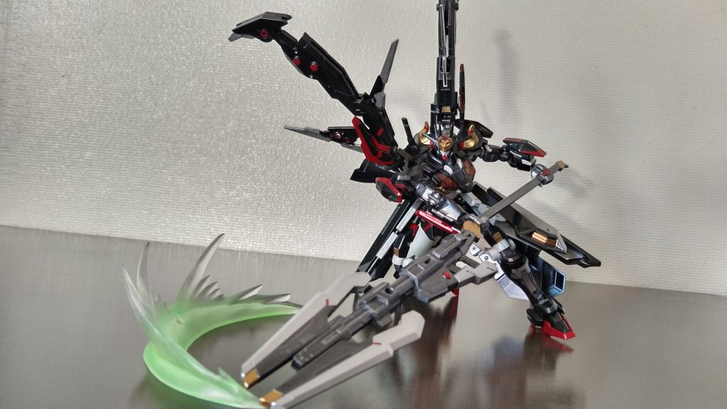 「バッドエンド・スラッシュ」大型のMAをも一刀両断してしまうほどの切断力！こう見えて足回りは結構動くんです！