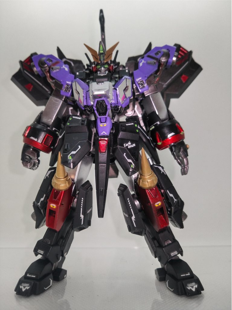 デミバーディングを軸に頭をルブリスソーン、腕をデミトレーナー、内脹ら脛にチュチュトレのブースター、背中に量産型ジオニックソードを背負わせジャンクパーツで味付けしてます。