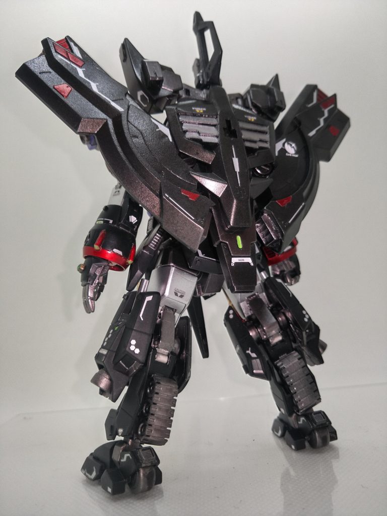 バオリユニットに代わる新たな翼、ステルスガ◯ーにより空戦性能UP！足部ローラーも健在な為走破性能も万全！