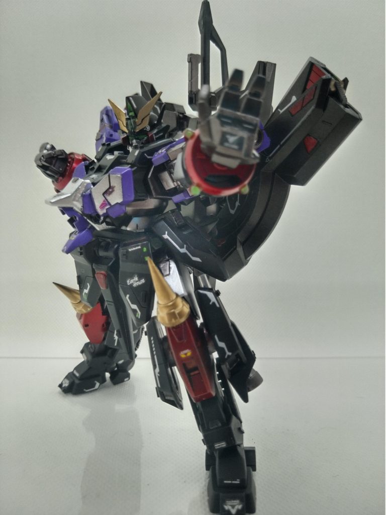 左手に輝くアステカシア校章！