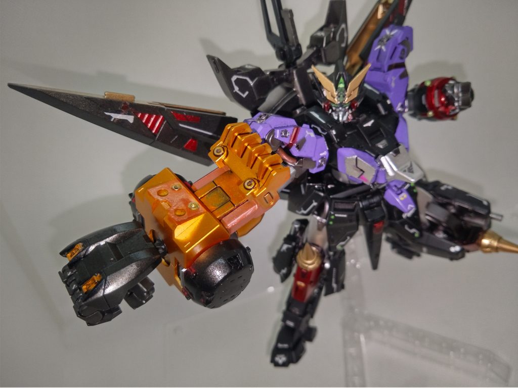 そして本機の必殺技！射出されたオプションアームへと右腕を換装。｢ハンマーコネクト！！｣いや、ハンマー無いよ⁉️