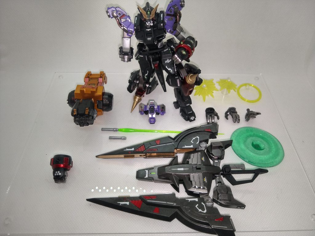 胸部増加装甲はポージングの干渉がヤバかったのでネオジム磁石で固定してます。元々はデミトレの腕、ロケットパンチっぽいなと連想したところからのスタートでした(笑)ここまで見てくださりありがとうございました！！