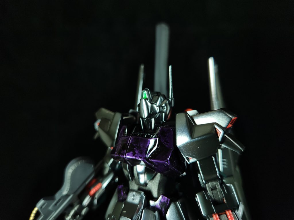 全部銀だと単調になるかと思い、胸部とお腹の板(?)はラップ塗装からのクリアパープルキャンディ塗装で、異なる風合いにしてみました。