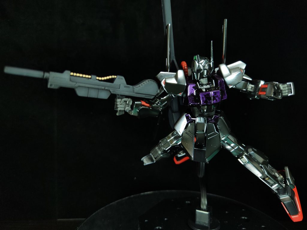 ライフルを構えて。