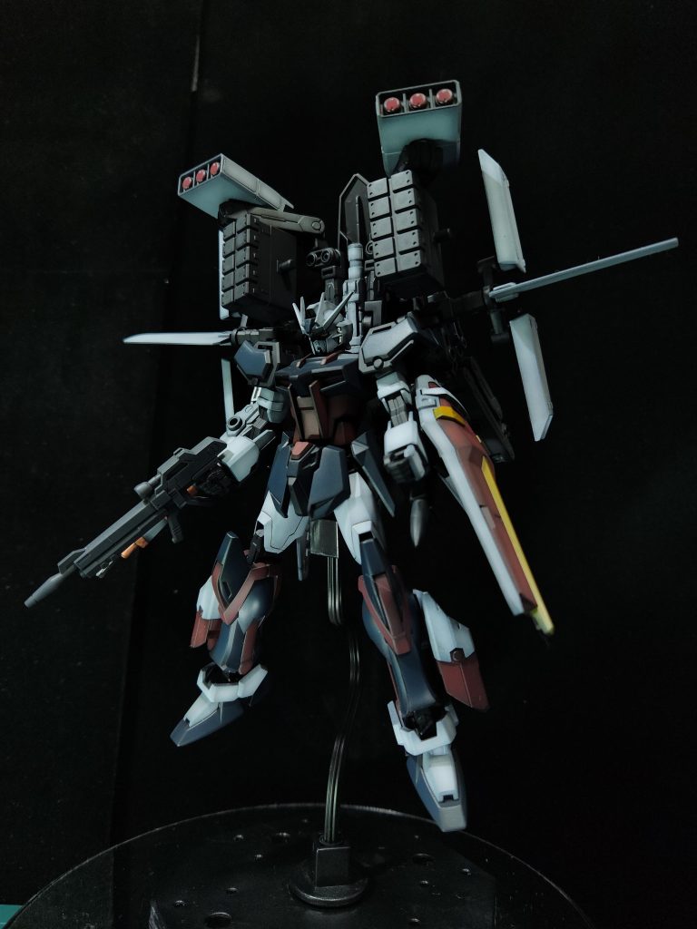 全体のカラーリングはサンダーボルト版のフルアーマー・ガンダムを意識してみました。