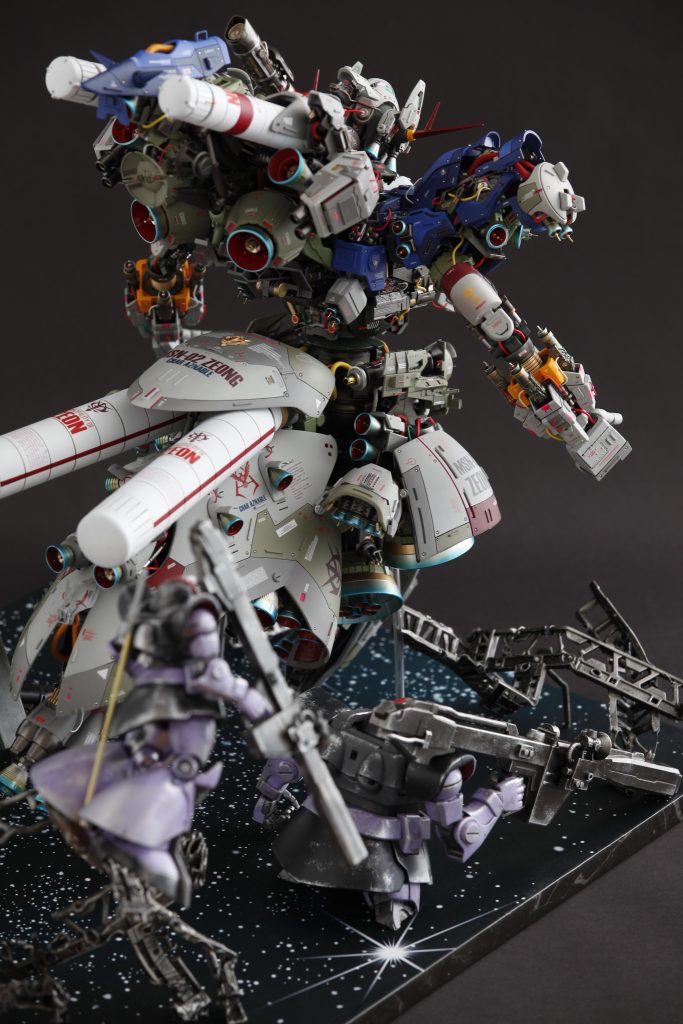 デカールに関しても大型になった結果、面積も大きくなり、市販のデカールでは対応できないため、本業のデザイン業を生かし自作デカールを製作・出力しました。