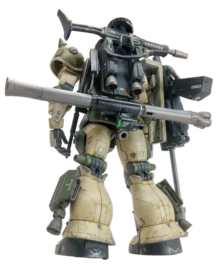 ランドセルにマシンガンをマウントできるように針金付けてます。お尻のアクションベース用ジョイントパーツは、バーニアと言い張ります。ライフルの持ち手は折りたためます。