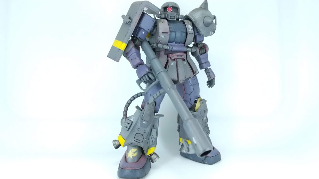 全身のバランス調整に時間がかかりました。バズーカは黒い三連星仕様に準じた、LB16K型です。