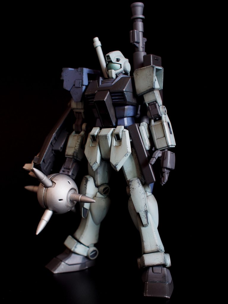 余っていたEGガンダムのパーツにジム寒冷地仕様の頭を付け、余ったパーツで何とか人の形を成したジムです。