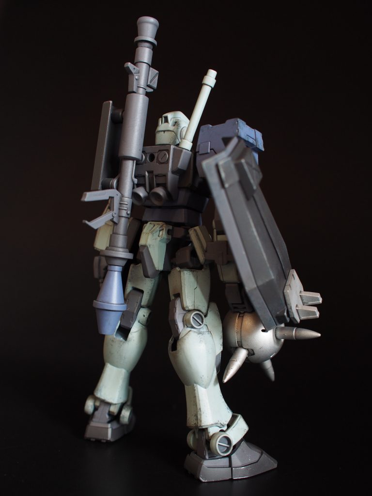 背中から見るとわかりやすいのですが、腰がEGストライクを前後逆にしたものです。これしかなかったのです。笑