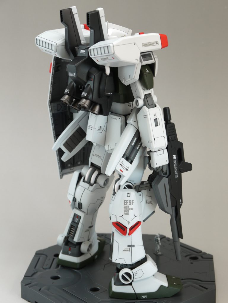 ガンダムMk-2のパーツは、初代MGからバックパック・上腕カバー・ふくらはぎダクト・ビームライフル・シールドに流用してあります。