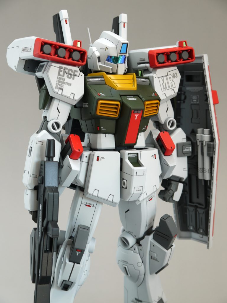 プロポーションの改修内容です。・首を1mm短縮、後ろに3mm移動・胸の両側を各1.5mmカット、フレームも同じだけ幅詰め・腹を下端で2mm、くさび状に幅詰め・胸のダクトを薄型化・肩の軸を2mm後ろに移動・前腕を2mm延長