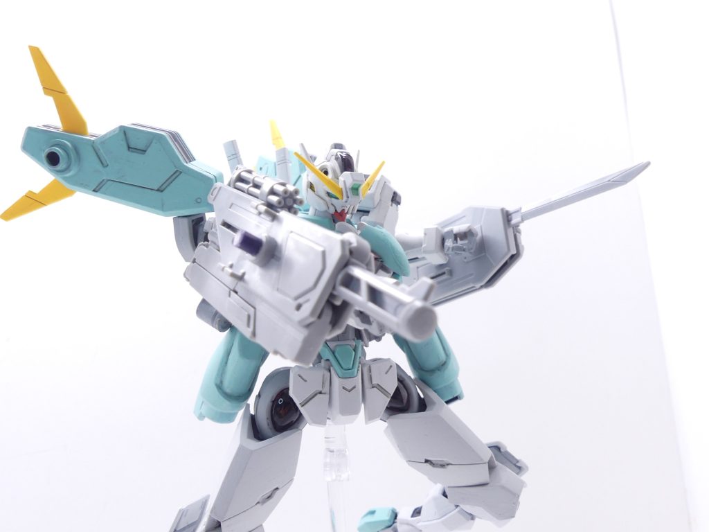 ガンユニット:レールガン、ガトリング、ショットガン、ロケットランチャーを内蔵。マクス・マーキュリーレヴにする関係で、「ビルドファイターズA」作中のトオル・タツヤとは逆の構え。マクス用軸が伸びちゃってるけど。こちらはロケットランチャー。レールガン、ガトリング、ロケットランチャーは外側から展開。ショットガンのみスライド式で展開。