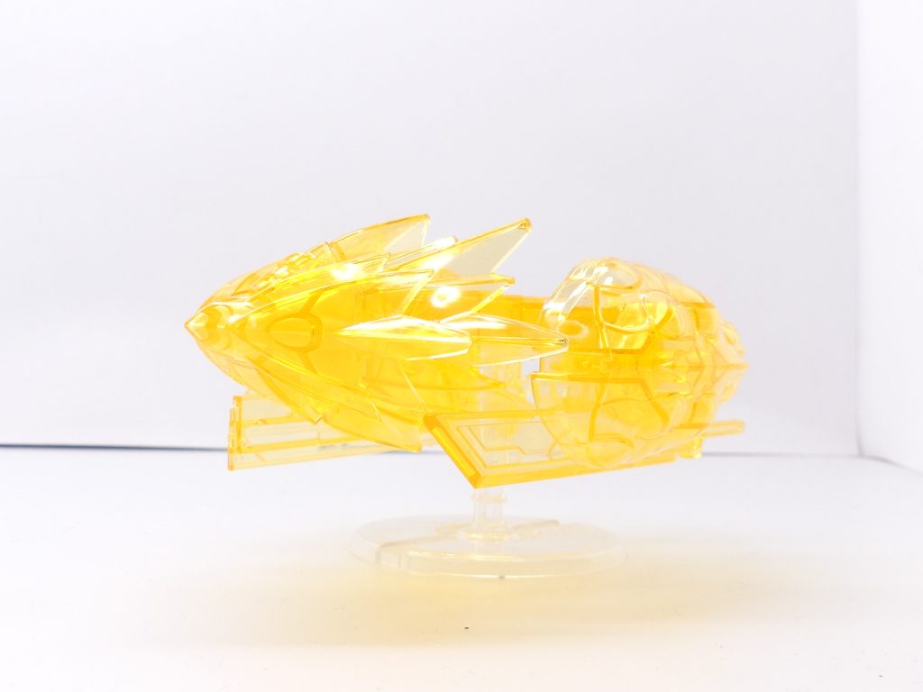 觔斗雲:悟空インパルスガンダムが使う移動用サポート・・・あれ作中ではなんて言ってたっけ悟空の出自とかもあるし。呼べばどこからでも飛んでくる。SDGW世界のガンダム達が移動できない宇宙の飛行も可能。作中では先端がエフェクトパーツっぽかった雲。武器が余計感ありますが、AとBを揃えることで完成。SDGWガンプラを立たせる3ミリ軸あり。底面には3ミリ穴、各種アクションベースに対応します。・・・写真はポケプラ用の台座を使っていますがこれが一番高さ的に合うような・・・?乗せるとトップ写真のようになります。悟空以外にも様々な英雄・英傑を乗せてみよう。【次回予告】完結編第1改。恐怖の「モンスーツ」達が登場。