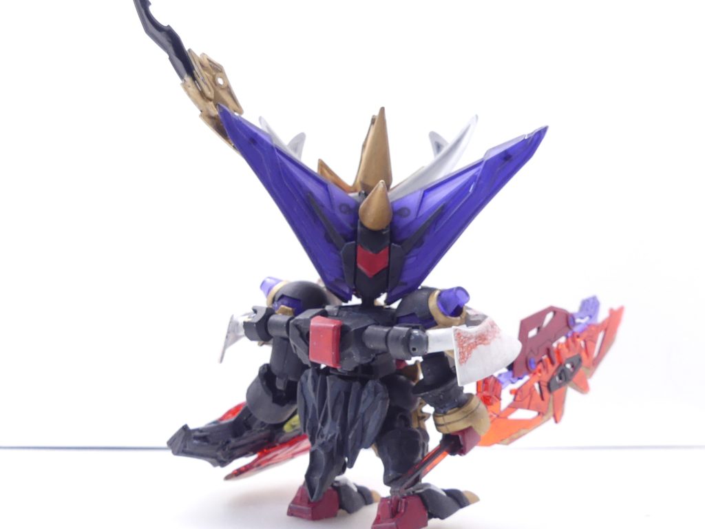 【ガンプラデータ(モンスーツ・ガンダム)】ベース:SD三国創傑伝 典韋マスターガンダム使用:三国創傑伝・ヒーローズの各ジャンクパーツなど後ろから。今回は家のジャンクパーツも総力戦、出典も解らないキットも若干・・・また、本ページで後日更新の形態では使用キットが変わります。ベースは見ての通り典韋マスター。キャンペーンでもらったものをそのまま使った感じに。右腕は後日更新の形態のために30MMのジョイントで1ポッチ分延ばしました。左腕には30MM戦国アーマーを使用。先端は司馬懿デスティニーなどから。