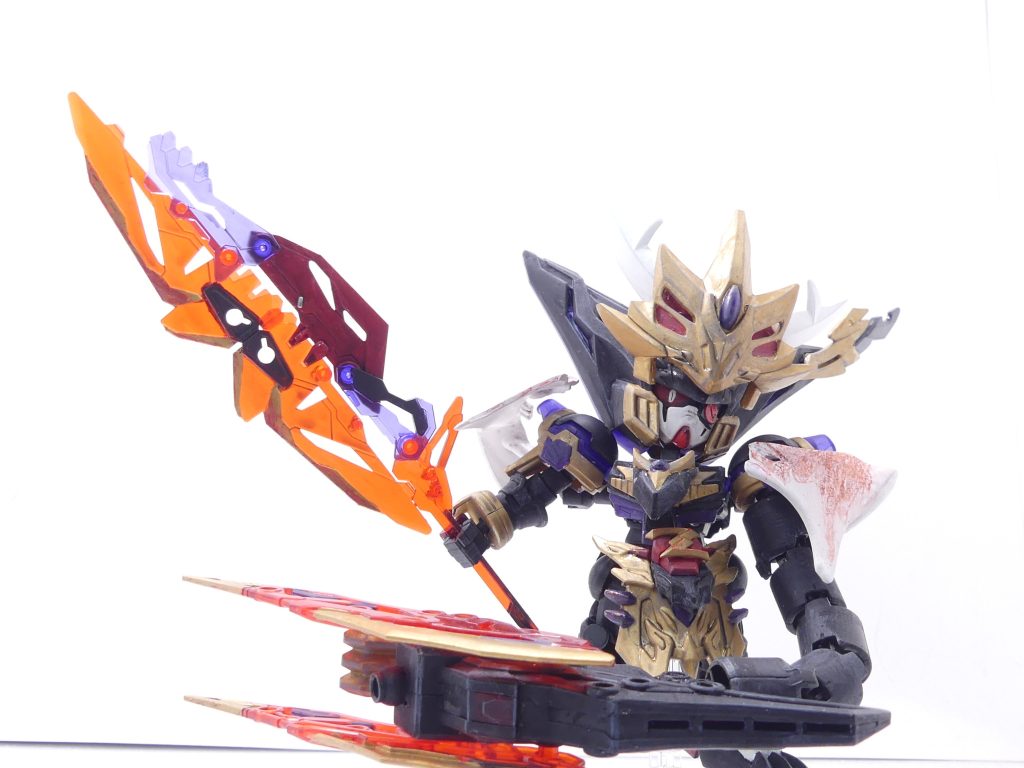 魔王・ザーゲル:キルゴアを恐怖に包んだとされる魔王。一部の手下は胸などに「Z」のマークがついている。もちろん本作ではキャプテン・ジオンのマーク(@ν-ジオンガンダム)からの流用なんですけどね。大剣は典韋マスターのまま塗装だけしました。クリア装甲、つや消しにしたり残したりの判断が難しいところ。