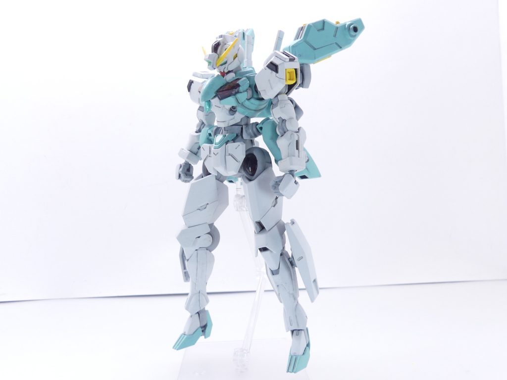 【ガンプラデータ】ベース:HG水星 ガンダムエアリアル(改修型)使用:HG水星 ガンダムキャリバーン   HG水星 ミカエリス   マーキュリーレヴ(ジャンク品、後編)などこれがアルザス、最終形態!筆者です。もうこれ以上出せないほどに色々考えて実現したアルザスの本当の最終機体・・・マテウスが最後だと自分でさえ思っていたものね。そして、筆者としては初の「水星」カスタムビルドガンプラです。とはいえ、あまり凝りすぎた仕様は避け(アルザスと同様自分も「水星」は完全に解っているわけではなく・・・途中のやめなさいで切ったのだ)、「水星」キットの魅力を表現する方向で・・・また、今回は「後編」が存在し、そちらは使用した武装・マーキュリーレヴの解説などになっています。