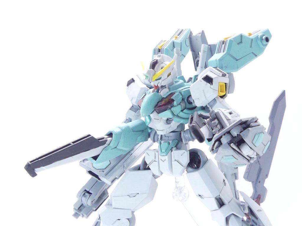 ビットステイヴ多重展開:各ガンビットの機能はそのままである。これはシールドにした際のクリアランスのなさによる。じ・けーし、えん・ぴーつが魔術も使って砲撃、操作を担当。エネルギーこそ食うが、一瞬にして多くの敵を撃墜できる。ヴェスバー:ヴァリアブル・スピード・ビーム・ライフル。一番長い2つ(分割できるので4つ)のビットは、フライトユニット下部に接続して砲撃できるように改造された。砲口はMSバーニアから・・・ちょっと斜めになっちゃったかな。あとビットオンさせたときに抜けやすいの。