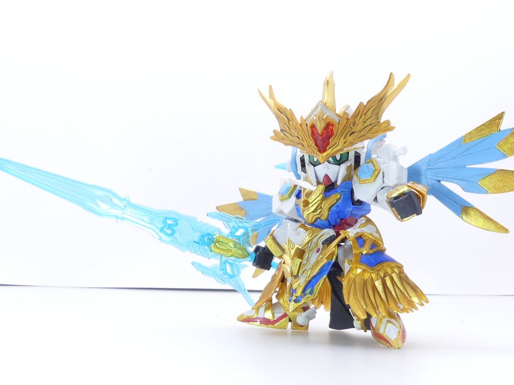 ガンダム・シャインアーサー:「メタ・キルゴア」でのミッションに際し、シュナイデがビルドしたガンプラ。キルゴアの勇者・さかなに対する外骨格システム・・・つまり「さかなそのものが戦闘する」ために機能を調整したアーサーガンダムMk-III。さかなはモビルトレースシステムのように機体を動かすことができる(GBN管理側での特別措置。これを聞いたタイガーウルフは「アップデート希望」を真っ先に出した)。シュナイデはサブパイロット(翼をつけたハロ。「SDガンダムフォース」のフェンに似ている)として、通信や特殊システムの展開を担当する。本体としてはシンプルなSDボディであり、大剣・・・エクスシャイン・ソード以外の武装も搭載されていない。マントは軽量なものを肩に取り付けており飛行が可能。さかなの「襲風剣」や「ホーリースラッシュ」も使用可能だが、ガンプラの完成度もあってその威力は生身よりも制限される。エクスシャイン・ソード:さかなの持つ伝説の剣・閃光剣シャインに感銘を受けたシュナイデがビルドした大剣。アーサーガンダムMk-IIIのエクスカリバーそのままに近いが、刀身は磨き上げられている。右手首はベンジャミン?エドワード?とにかく武器持ち手に変更。塗装は初代ガンダムのトリコロールイメージにさかなの水色を加えたもの。