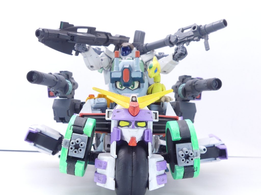 ガンダム顔:本来のガンバイカーは独立意識を持ち会話可能だったが、こちらではサラハチがそれを代替しているためただの顔である。その代わり、セラフィムガンダムから転用したGNフィールドを搭載。サラハチ本体のGNドライヴで動かされ防御面を完璧とした。