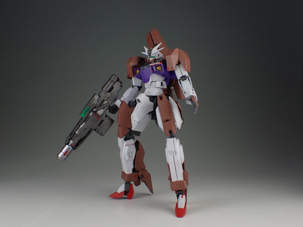 合体後のバランスを考慮して脚は長めです。