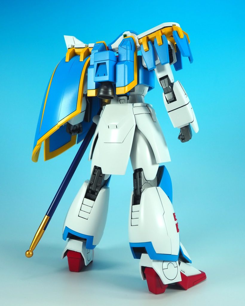 リア外装部分のパーツは大半が自分で1から設計~出力を行った3Dプリンターを使用太腿や肩アーマーなどの一部は既存のパーツをベースにスクラッチで製作して、アナログとデジタルを使い分けている