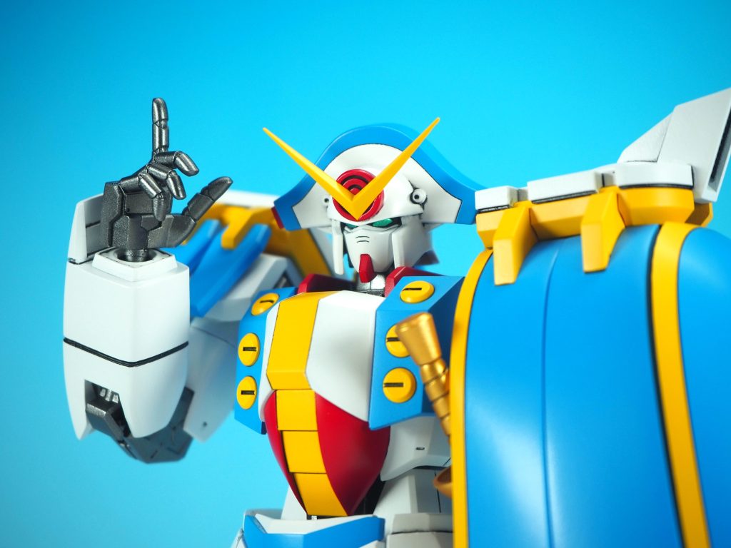 ハンドパーツは専用のものを自作握り拳と印象的な指差しパーツの他、サーベル持ち手と平手を用意